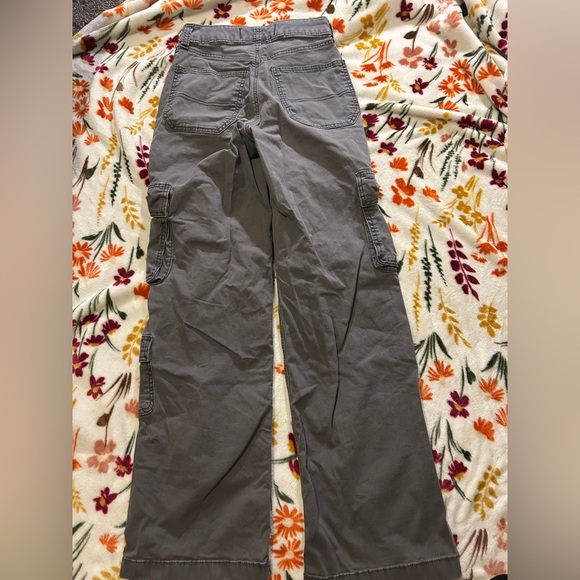 Hollister ultra high rise baggy cargos !🩶 - Picture 2 of 3